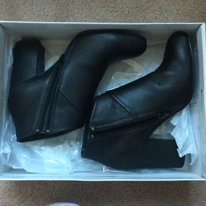 Steve Madden black leather ankle booties
